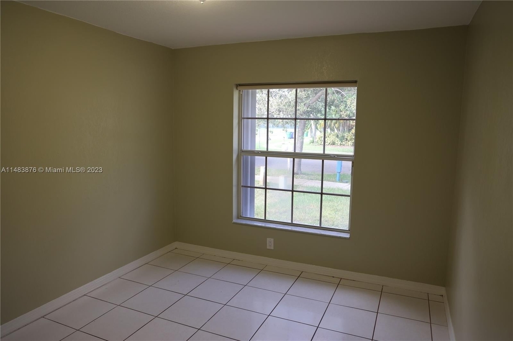 2041 Sw 136th Way - Photo 17