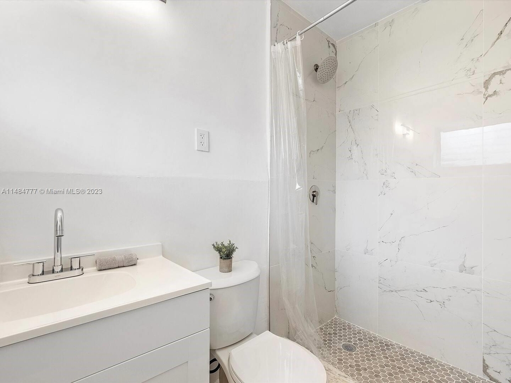 2365 Ne 185th St - Photo 23