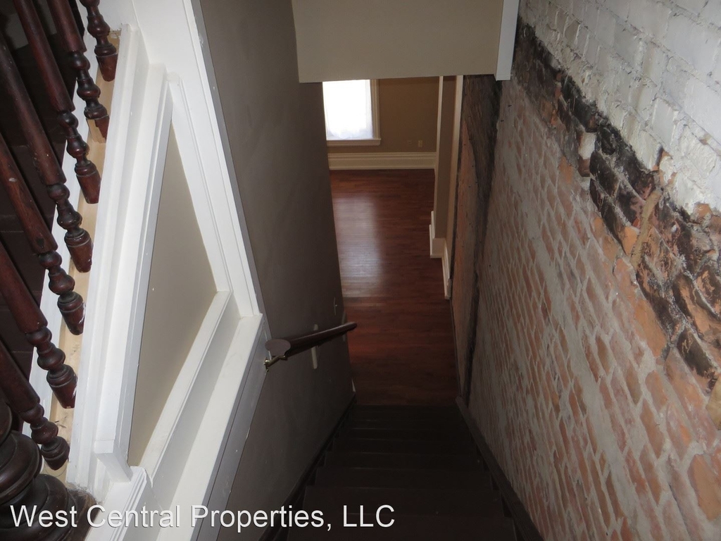 917 W Berry St - Photo 26