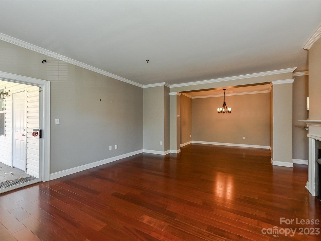 5609 Fairview Road - Photo 8