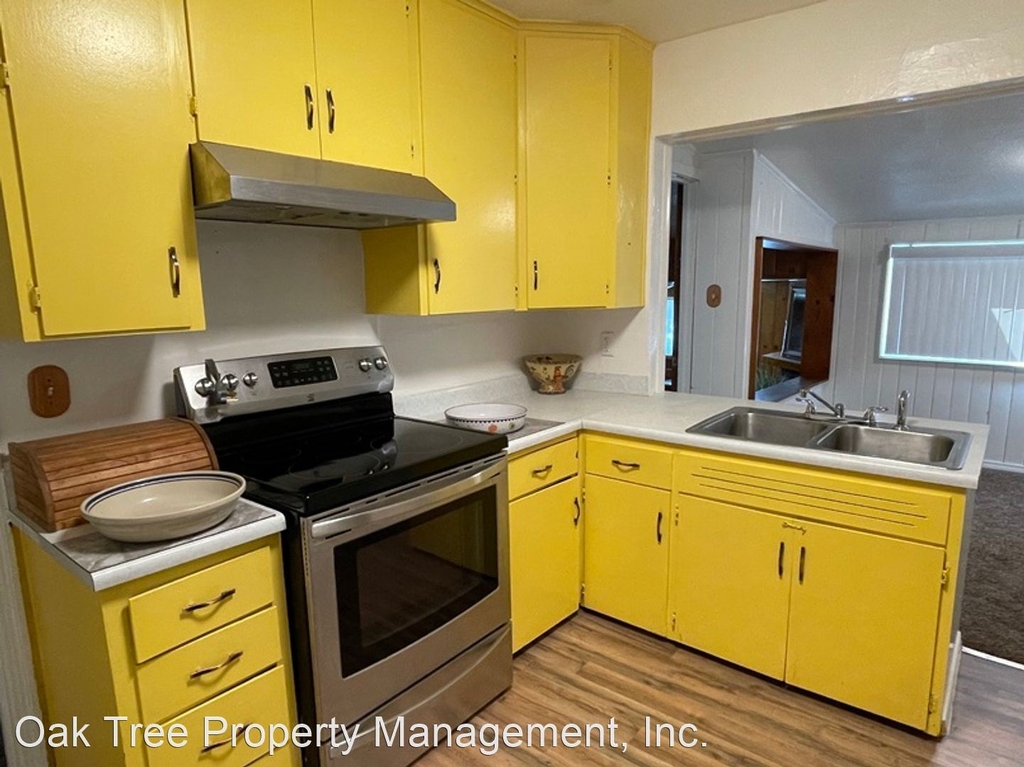 2236 E. Michigan Avenue - Photo 2