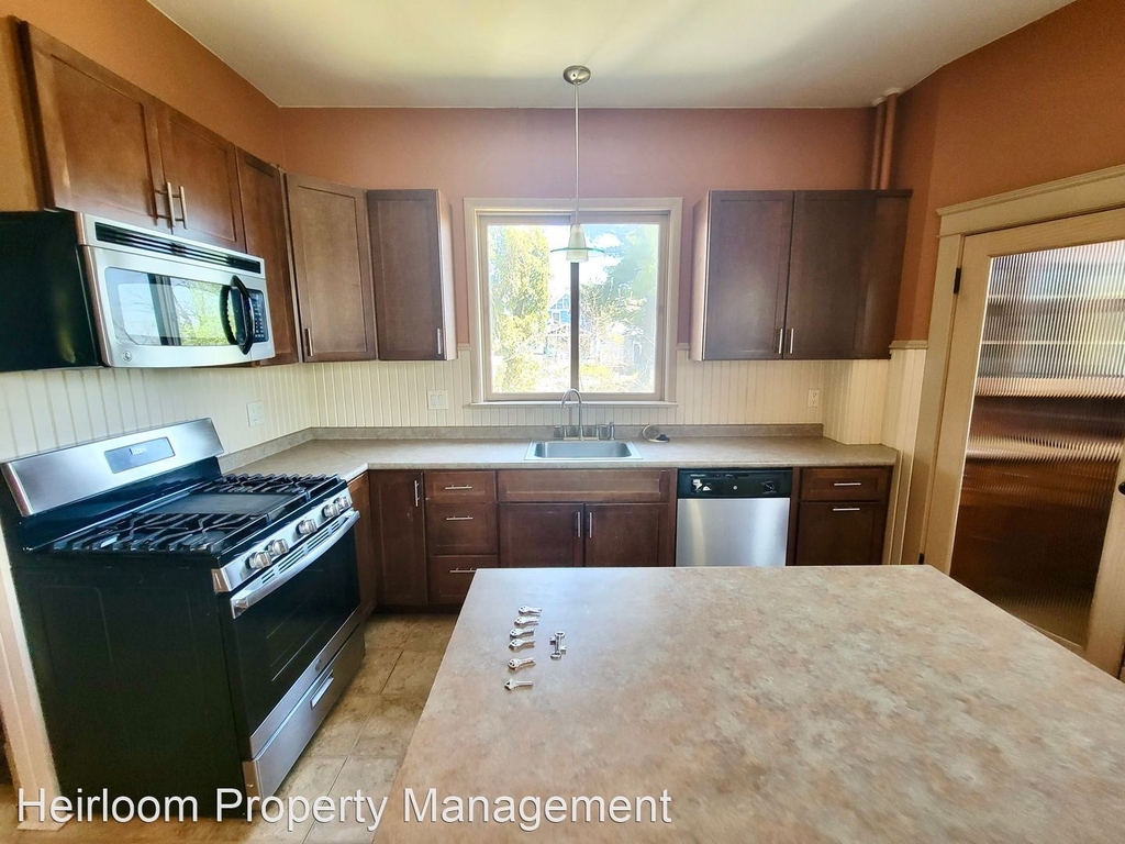 624 E 6th Street - Photo 23