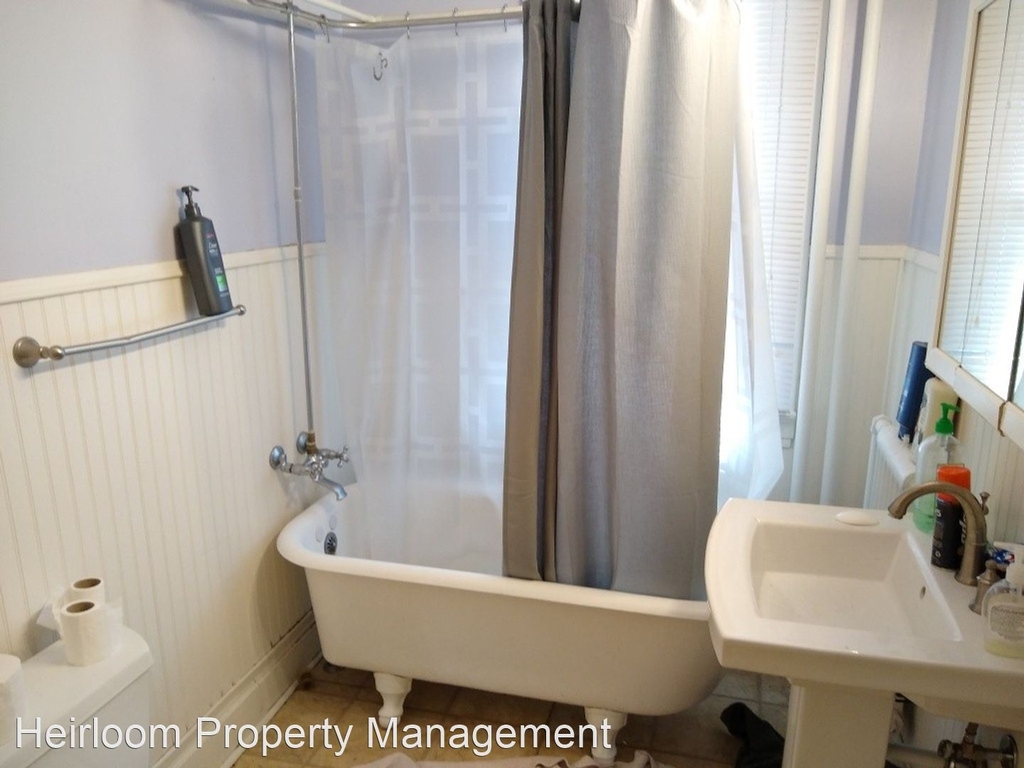 624 E 6th Street - Photo 2