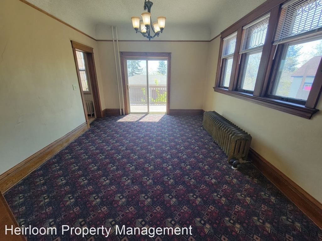 624 E 6th Street - Photo 15