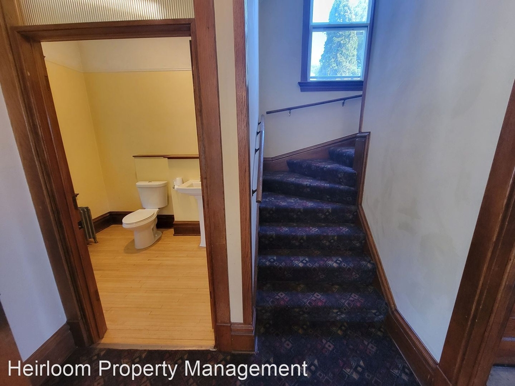 624 E 6th Street - Photo 12