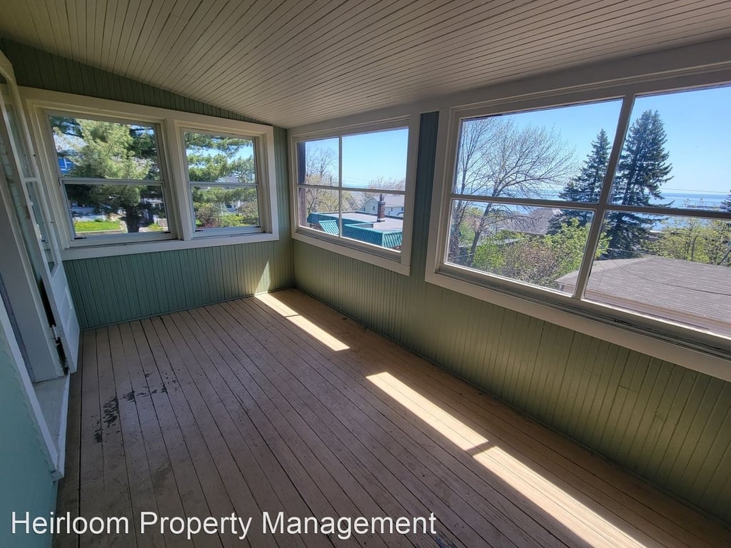 624 E 6th Street - Photo 11
