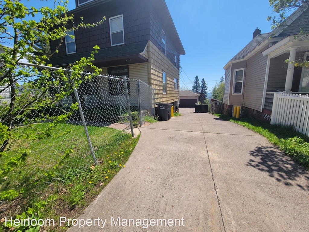 624 E 6th Street - Photo 4