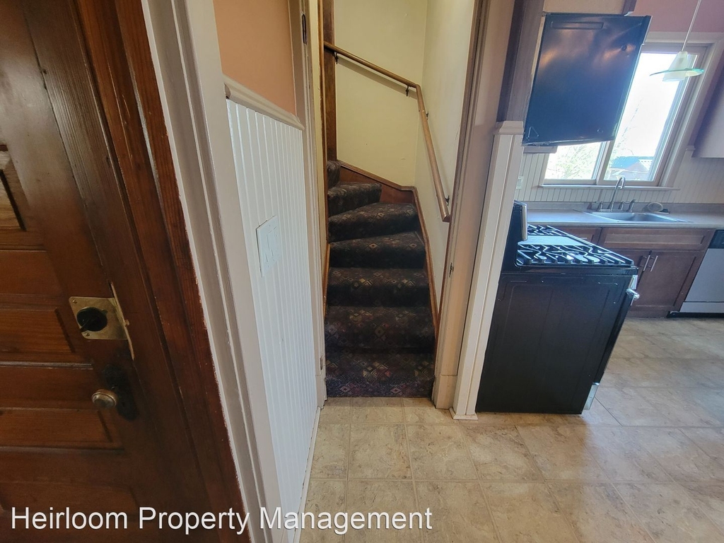 624 E 6th Street - Photo 17