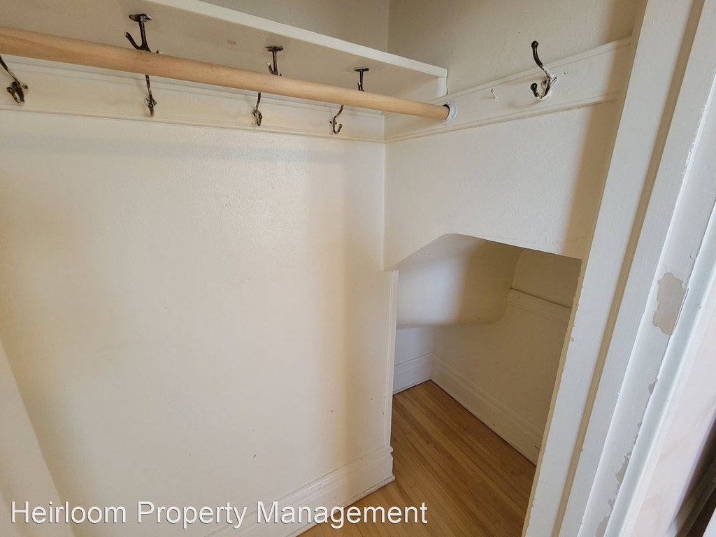 624 E 6th Street - Photo 10