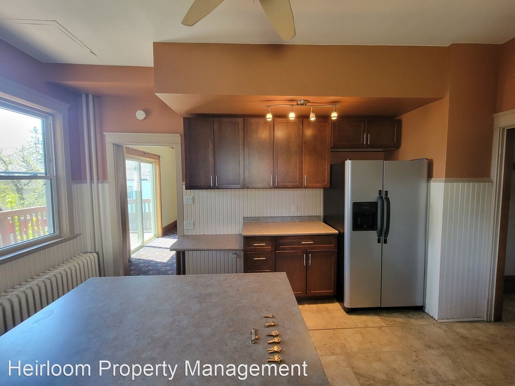 624 E 6th Street - Photo 14