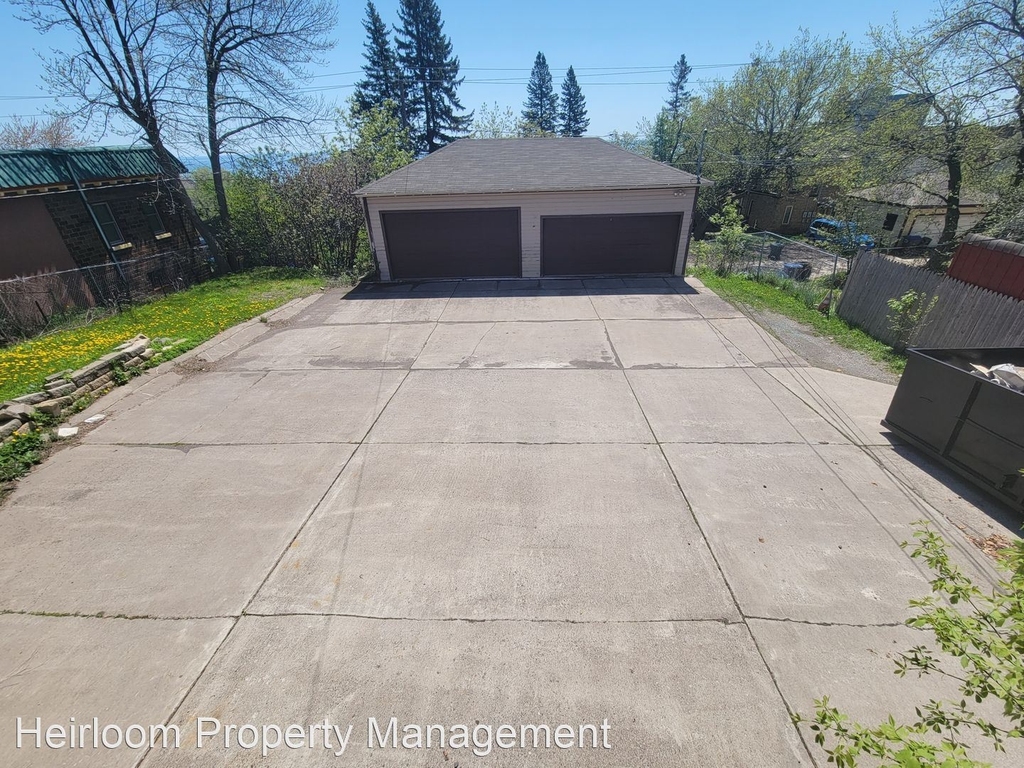 624 E 6th Street - Photo 18