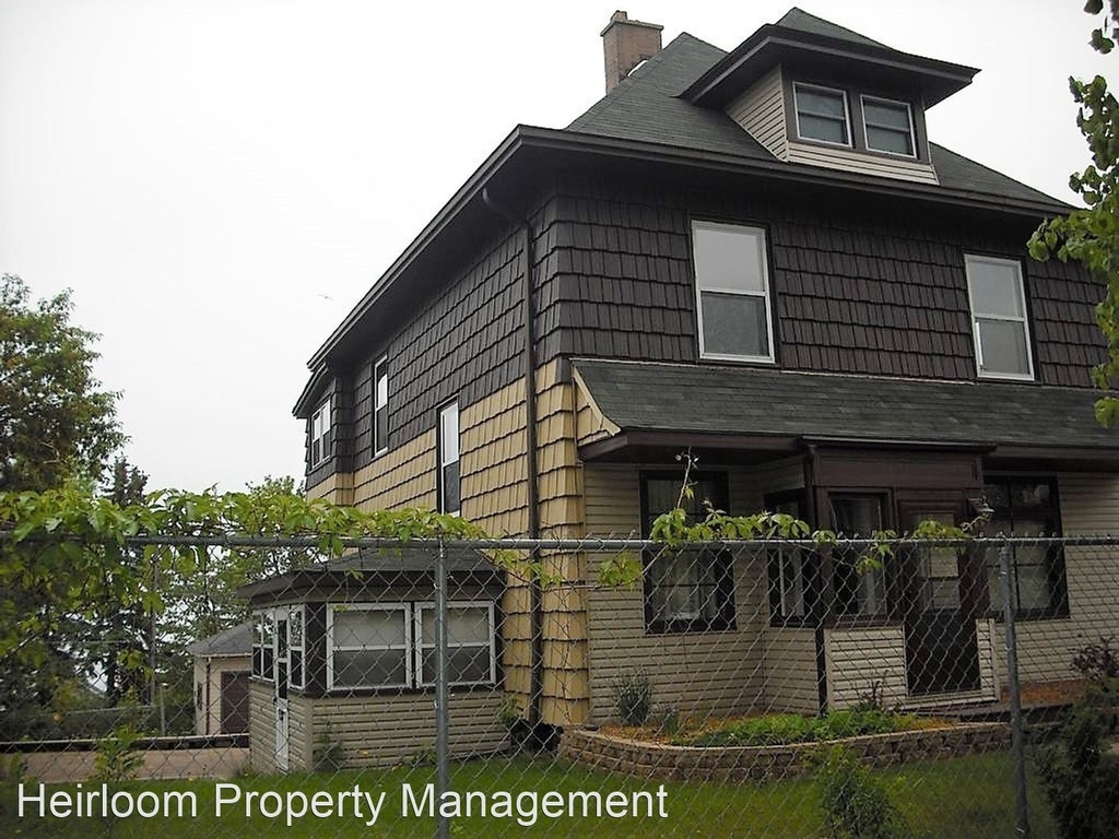 624 E 6th Street - Photo 1