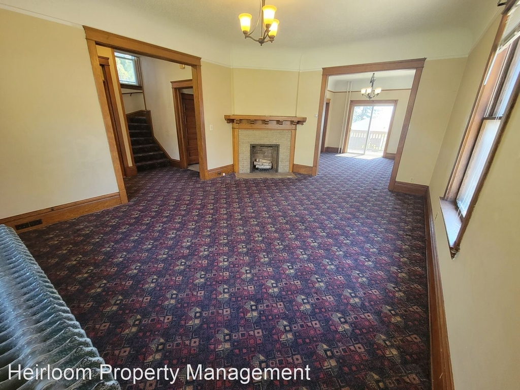 624 E 6th Street - Photo 16