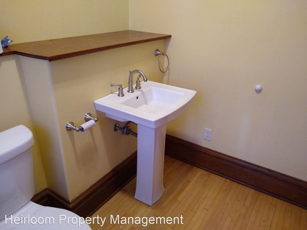 624 E 6th Street - Photo 3