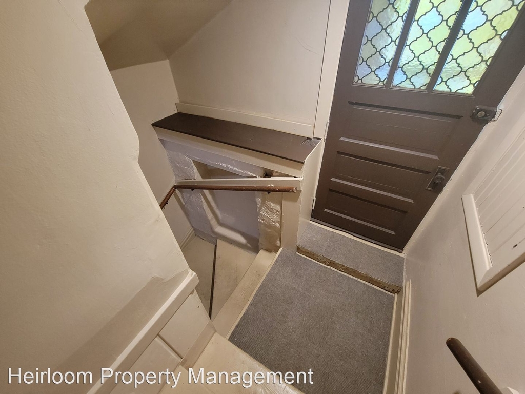 624 E 6th Street - Photo 20