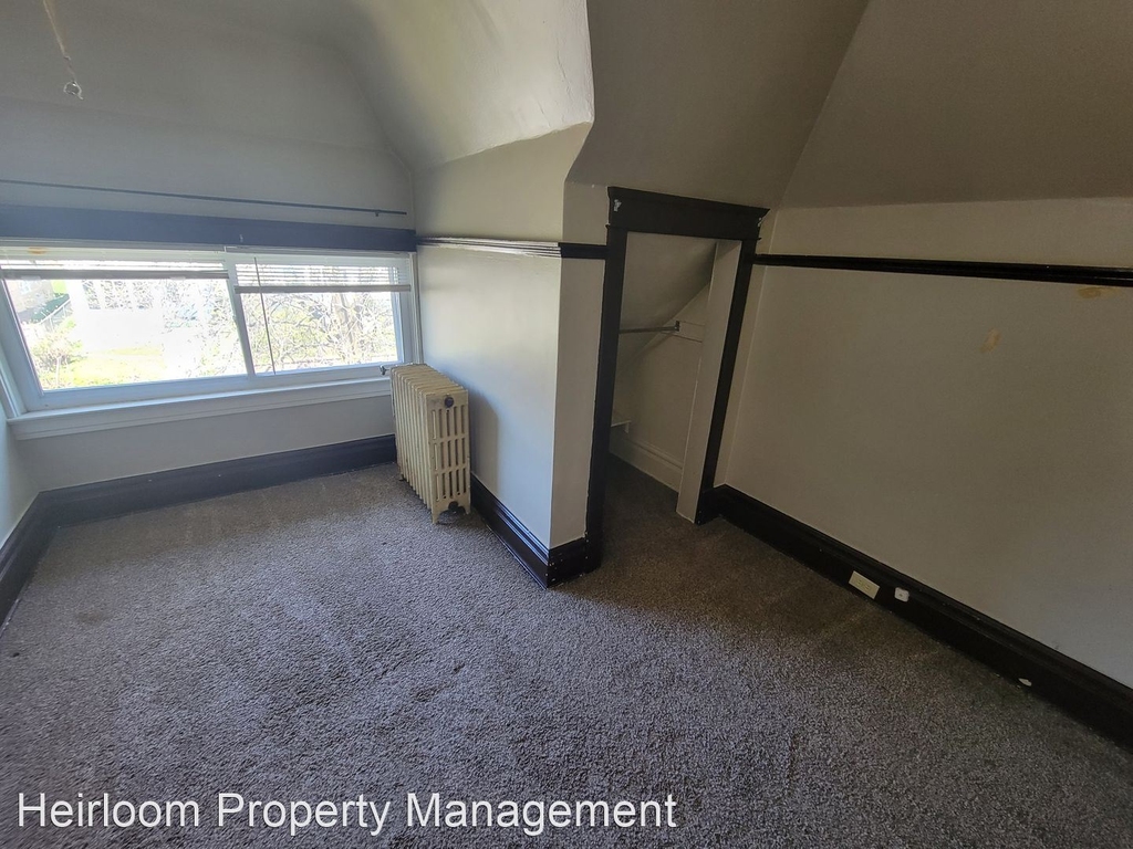 624 E 6th Street - Photo 5