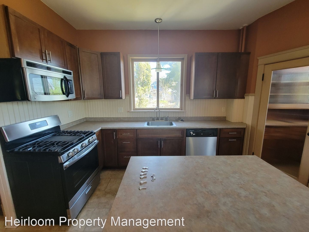 624 E 6th Street - Photo 13