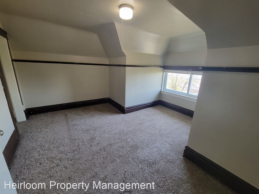 624 E 6th Street - Photo 6