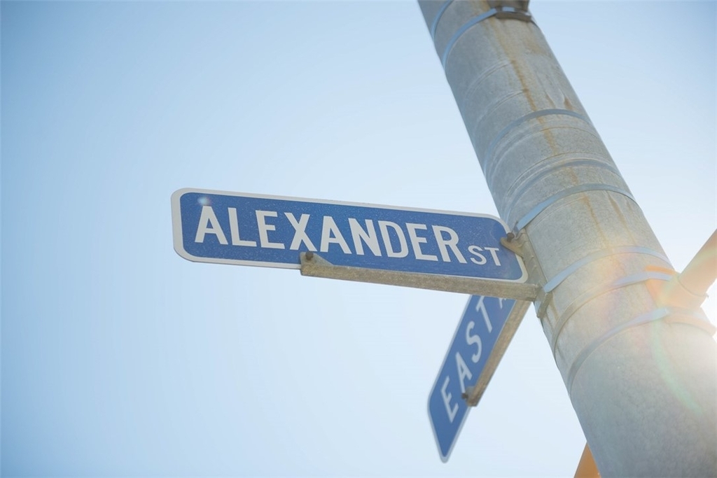 300 Alexander Street - Photo 3