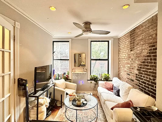 East 9th St - Photo 3