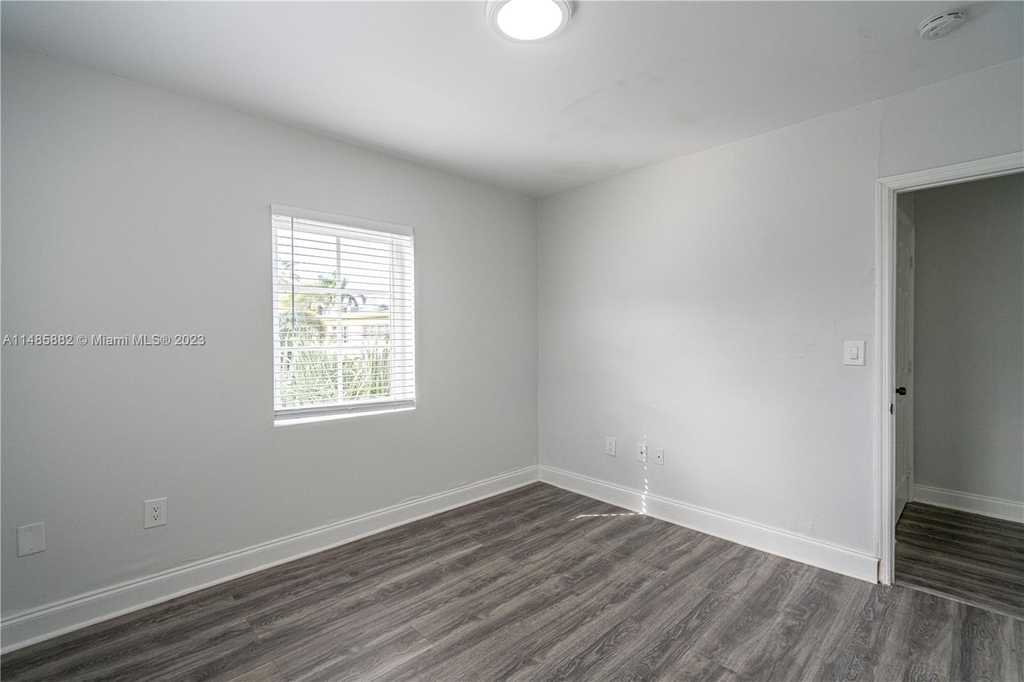 8401 Byron Ave - Photo 11