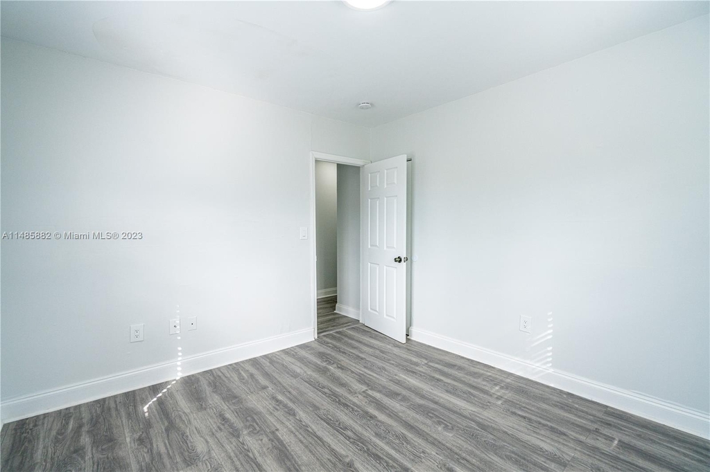 8401 Byron Ave - Photo 10