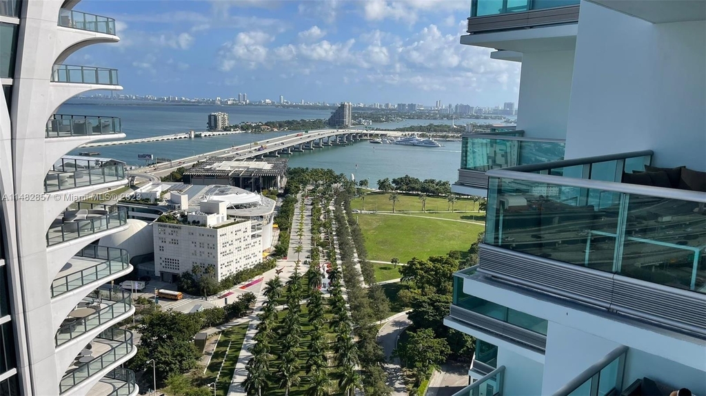 900 Biscayne Blvd - Photo 0