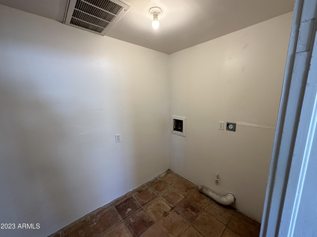 419 W 12th Street - Photo 10