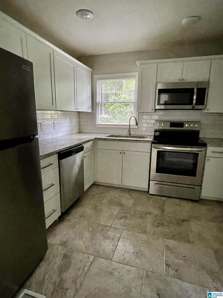 563 Brussels Avenue - Photo 1