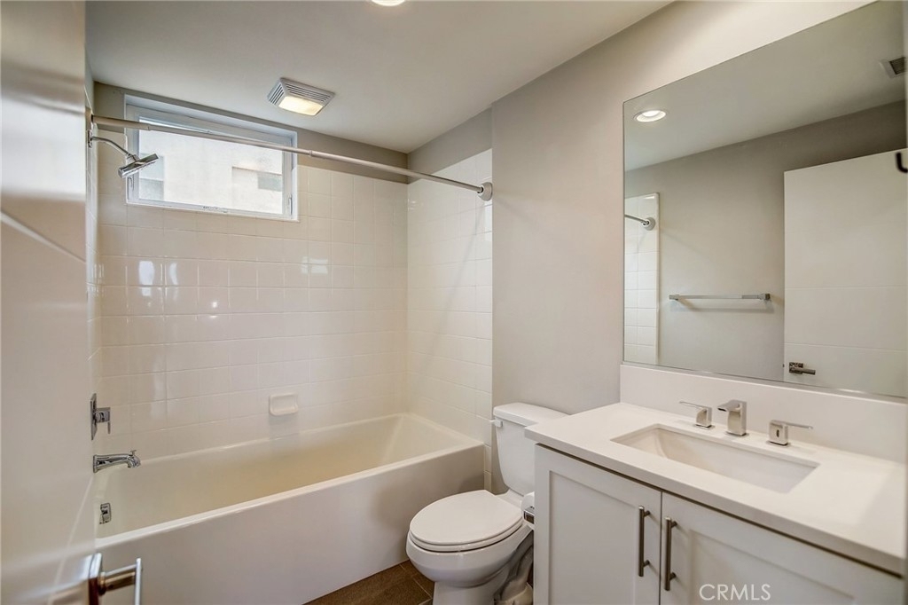 629 W 17th Street - Photo 11