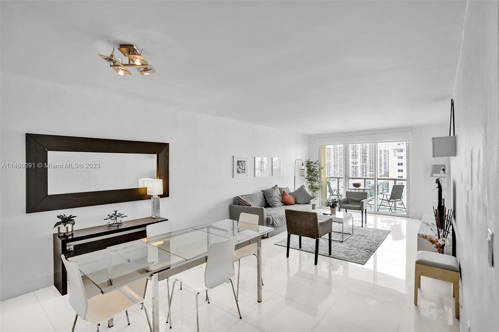 19370 Collins Ave - Photo 2
