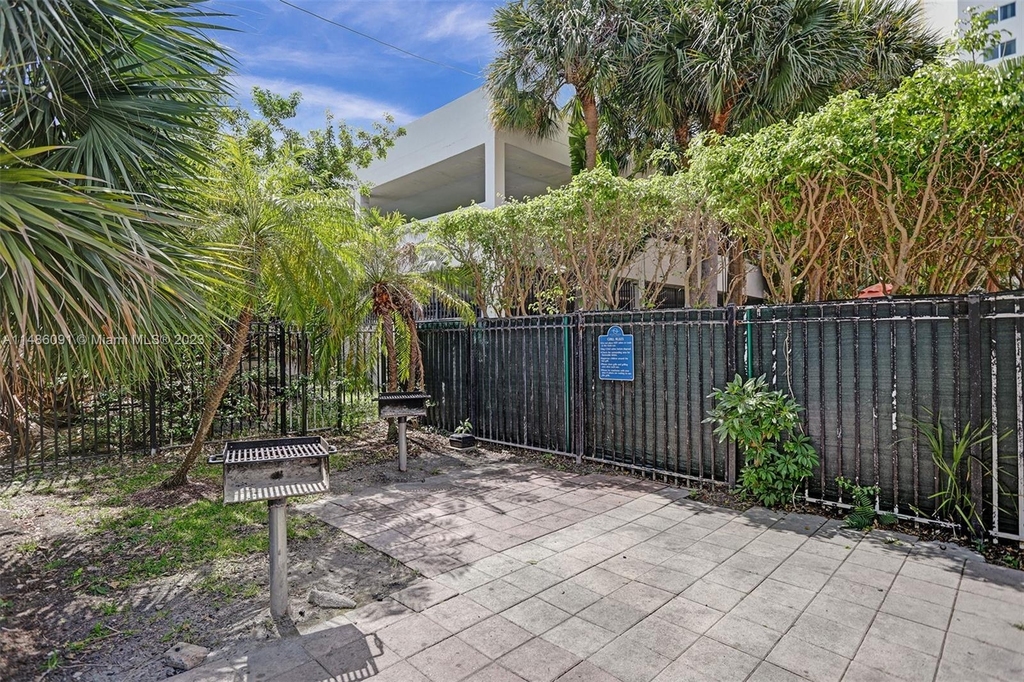 19370 Collins Ave - Photo 54