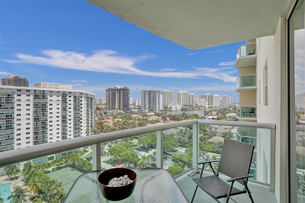 19370 Collins Ave - Photo 10