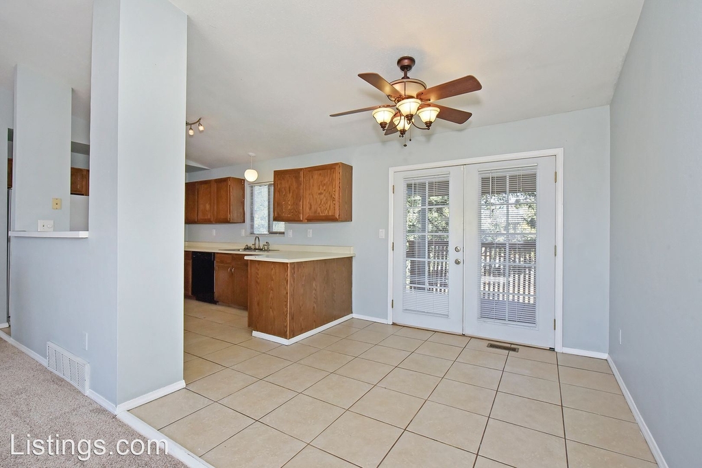 4255 Scotch Pine Dr - Photo 2