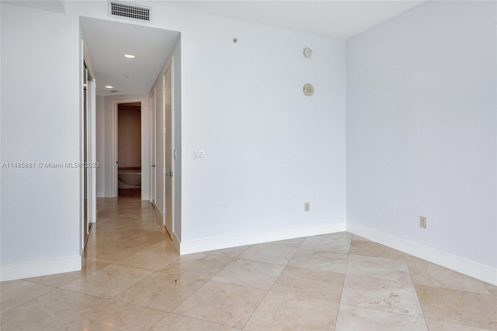 18201 Collins Ave - Photo 43