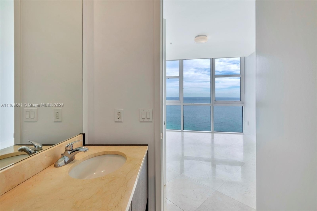 18201 Collins Ave - Photo 33