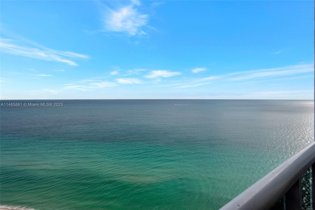 18201 Collins Ave - Photo 9