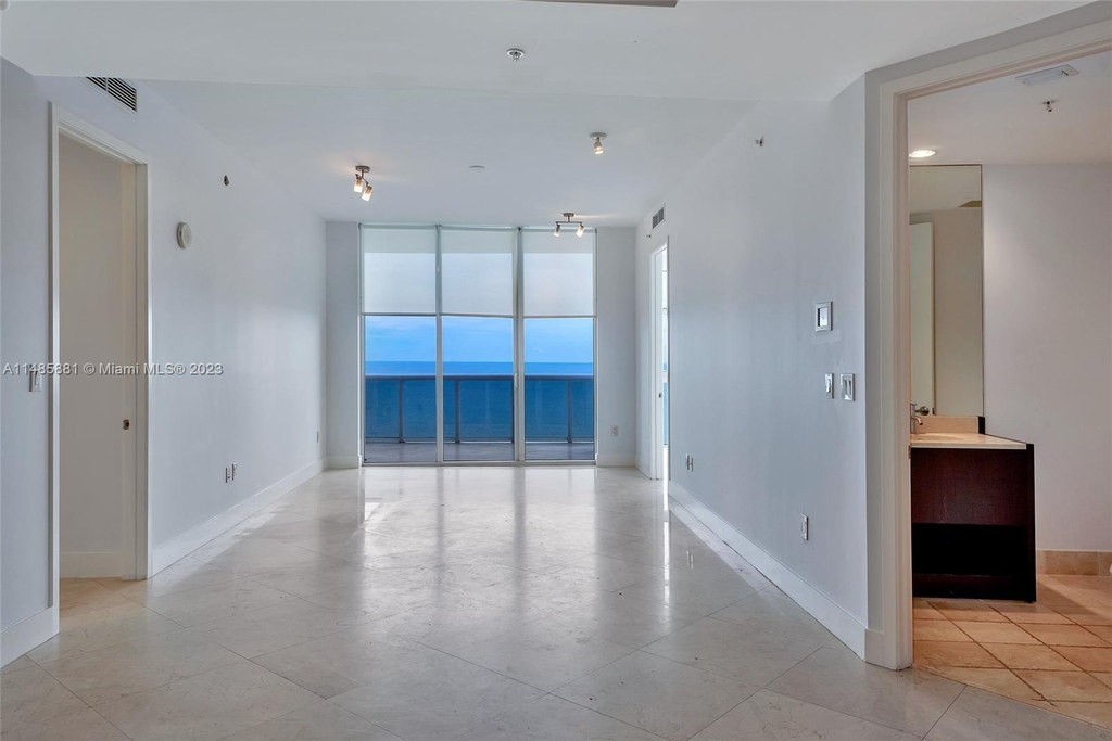 18201 Collins Ave - Photo 5