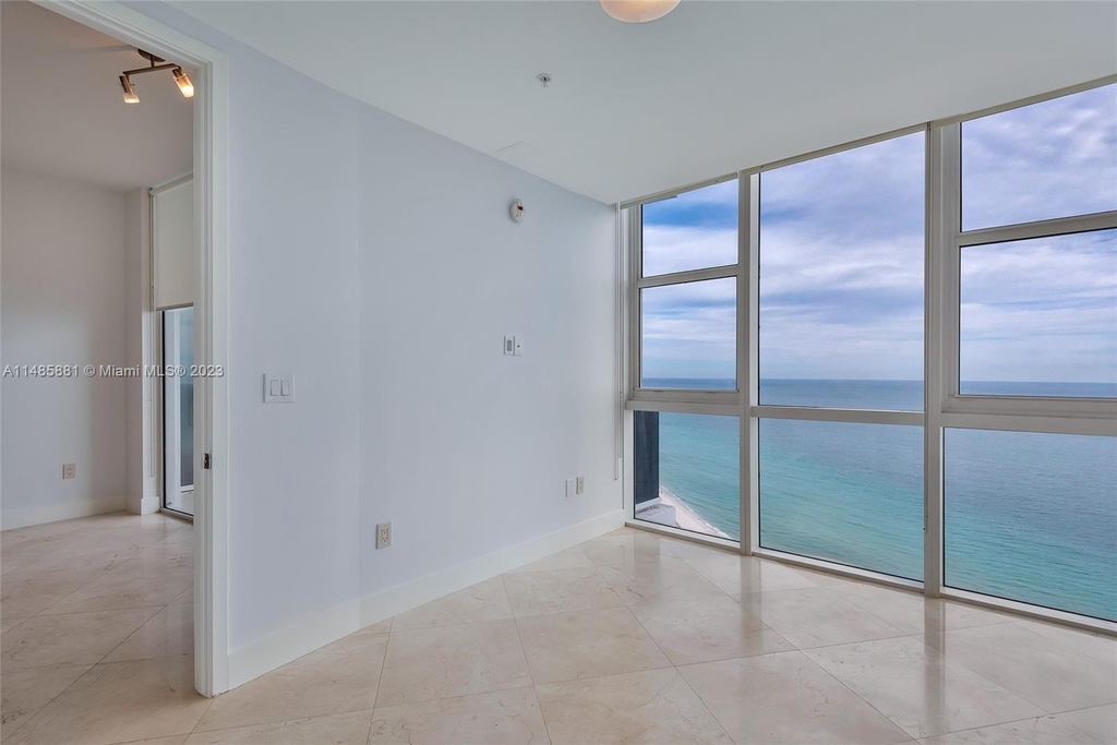 18201 Collins Ave - Photo 26