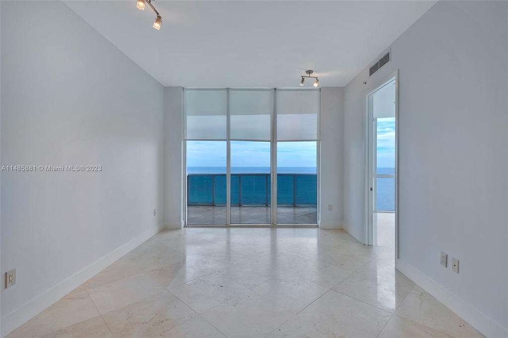 18201 Collins Ave - Photo 3