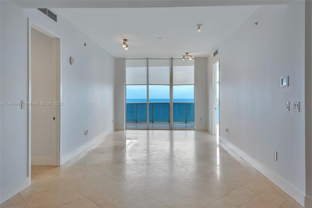 18201 Collins Ave - Photo 2