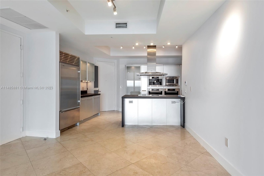 18201 Collins Ave - Photo 17