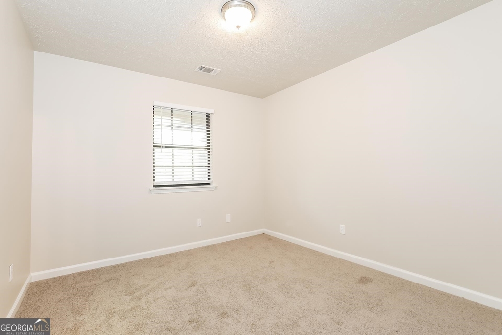 9395 Forest Knoll - Photo 11