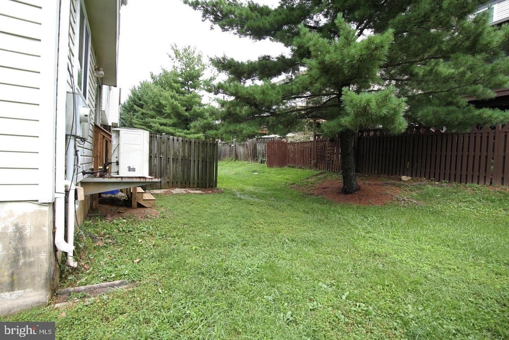 7801 Fairborn Court - Photo 2