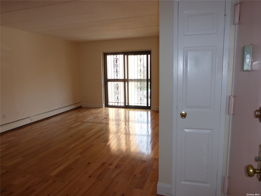 75-22 Parsons Boulevard - Photo 2