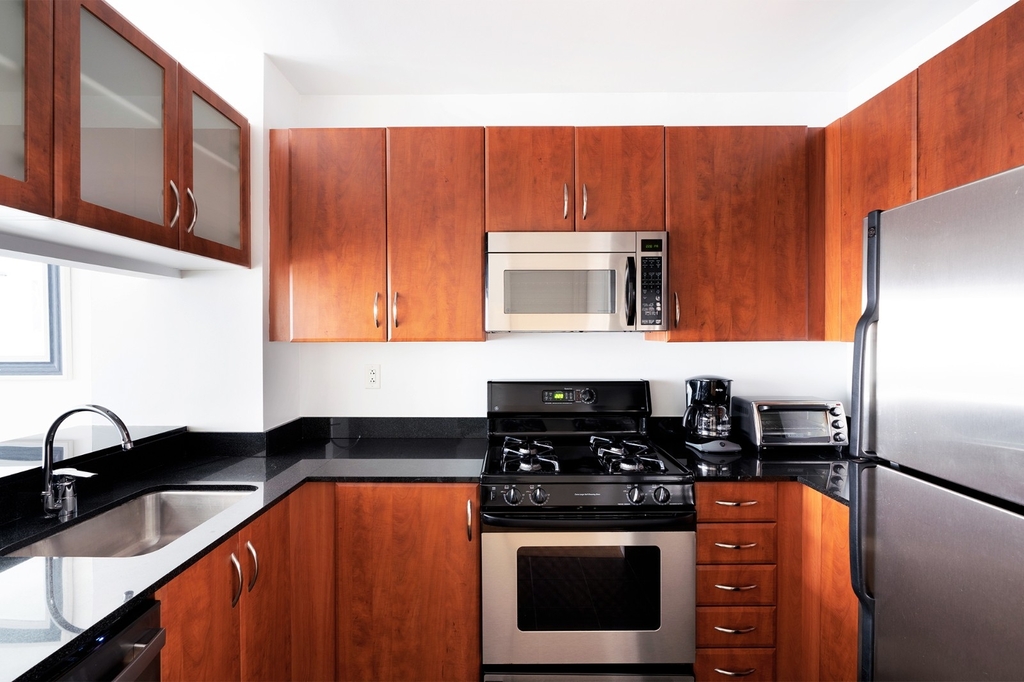 222 East 34th Street - Photo 10