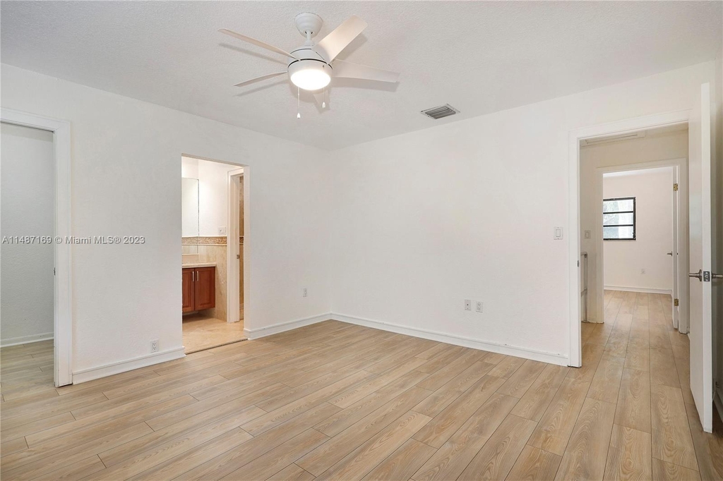 3058 Shipping Ave - Photo 20