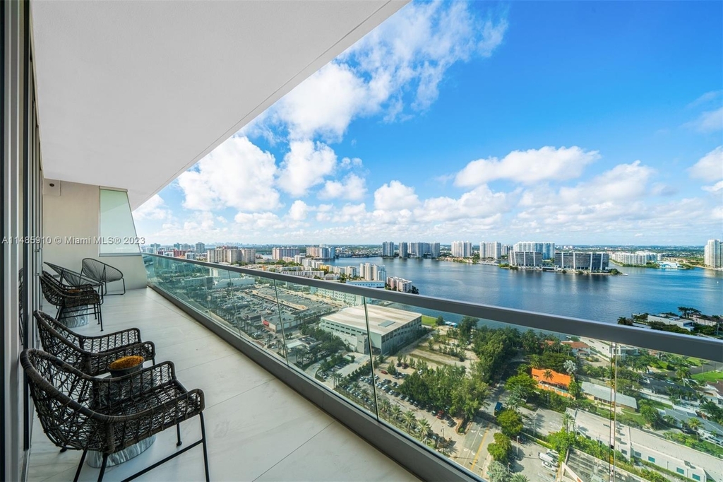18501 Collins Ave - Photo 10