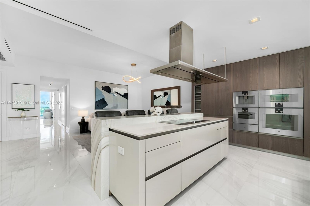 18501 Collins Ave - Photo 4