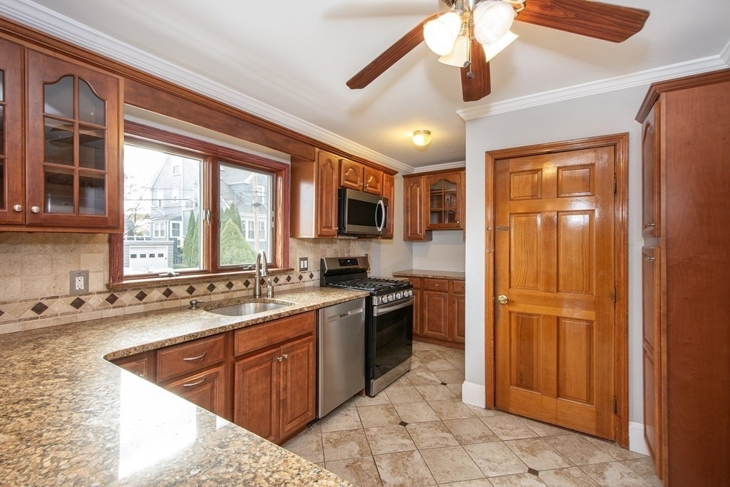 181 Metropolitan Ave - Photo 32